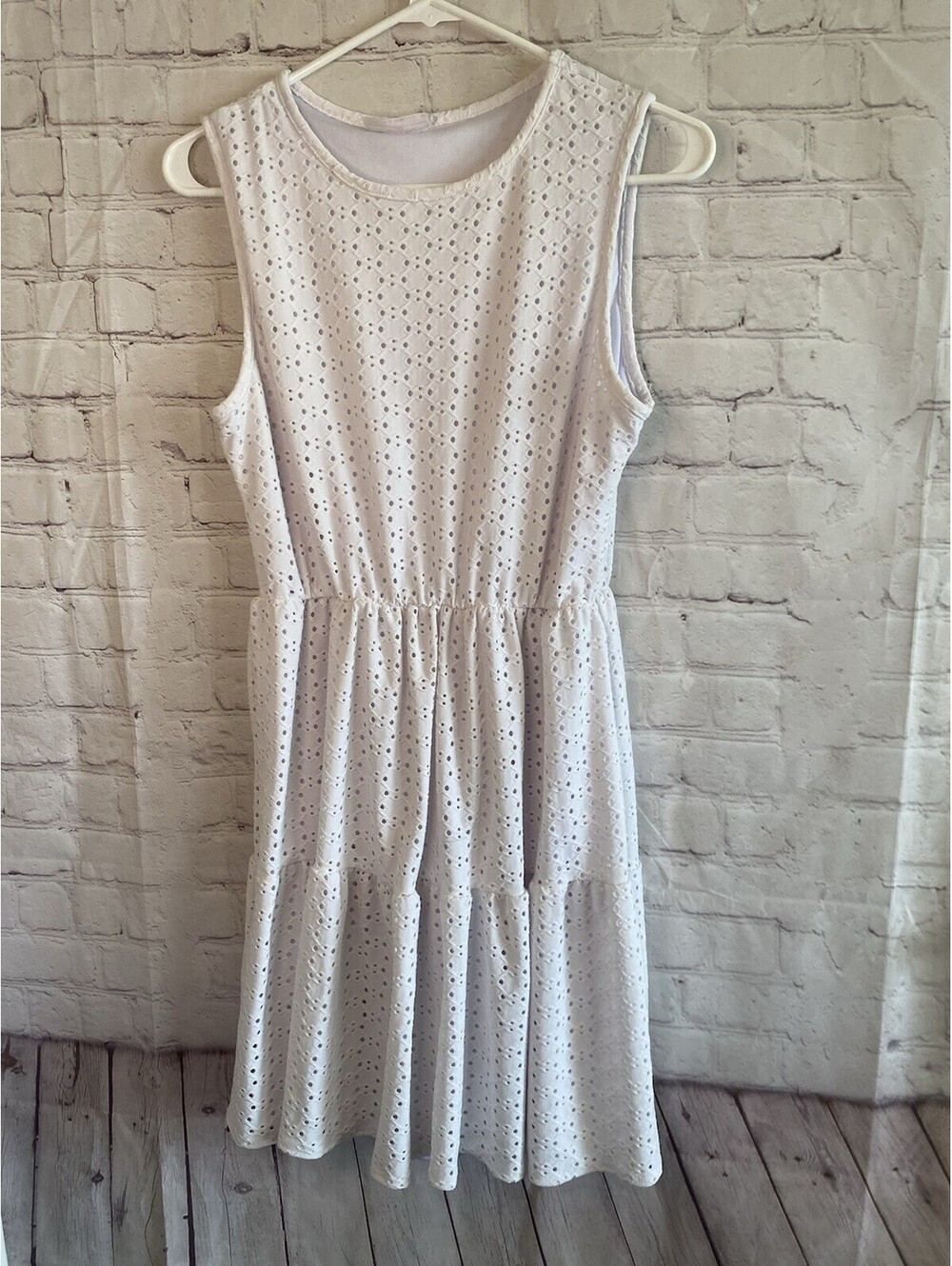 Women's Dress Size Large White Sleeveless Pullover